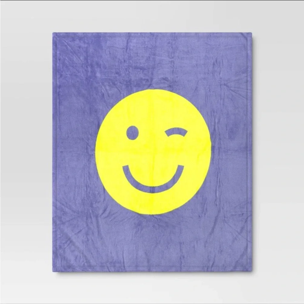Target Room Essentials Smiley Chartreuse Flutter Throw Lightweight Blanket - Picture 1 of 6